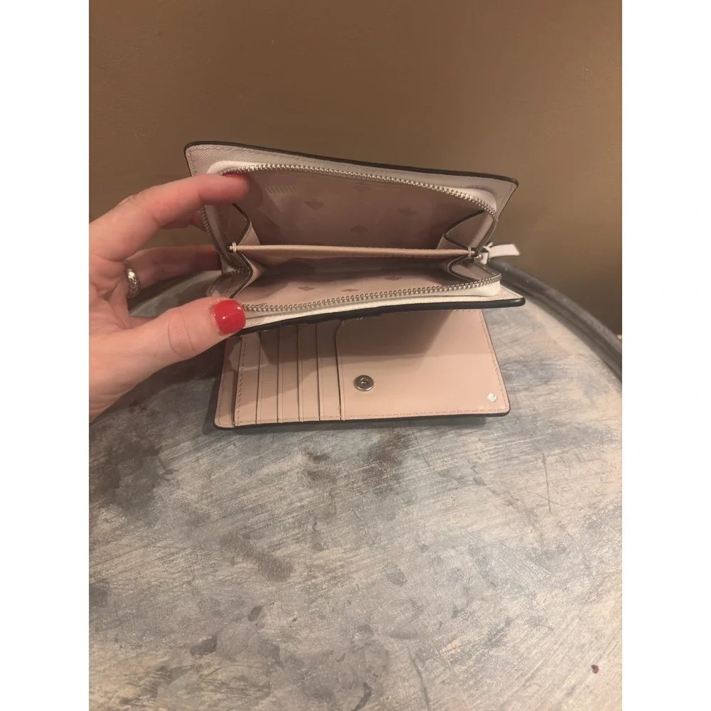 Kate Spade New York  Compact Bifold Wallet Cream/ White‎